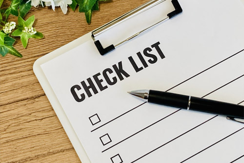 チェックリストとペン